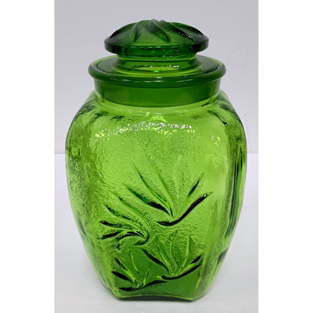 Vintage L.E. Smith Green Glass Sunscroll Pattern Canister Jar With Lid Textured